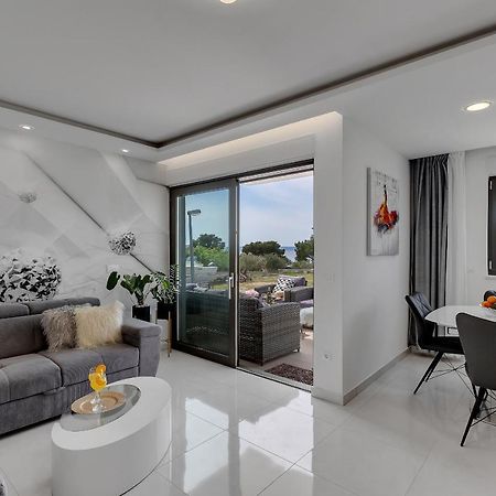 Luxury Promajna Beach Apartment エクステリア 写真