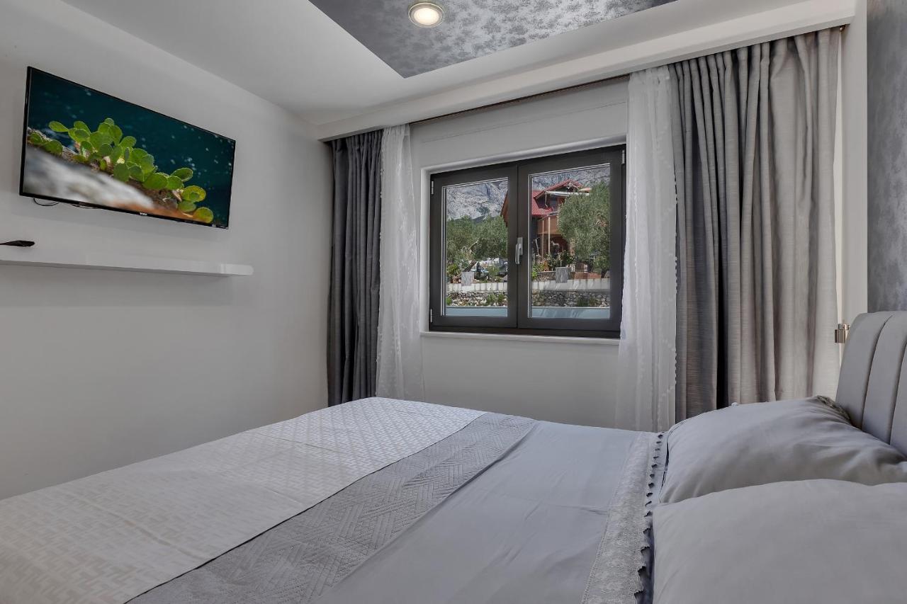 Luxury Promajna Beach Apartment エクステリア 写真