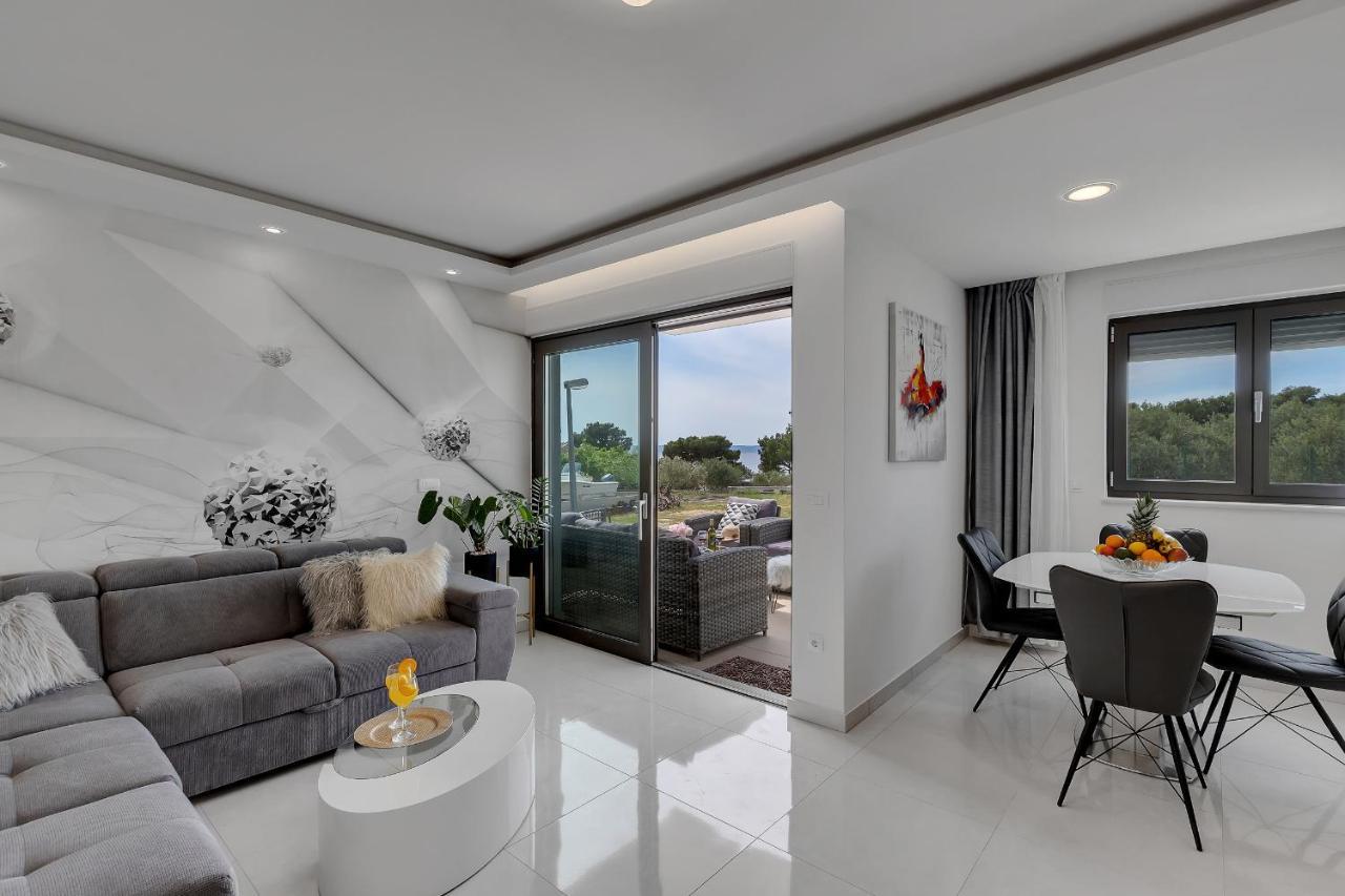 Luxury Promajna Beach Apartment エクステリア 写真
