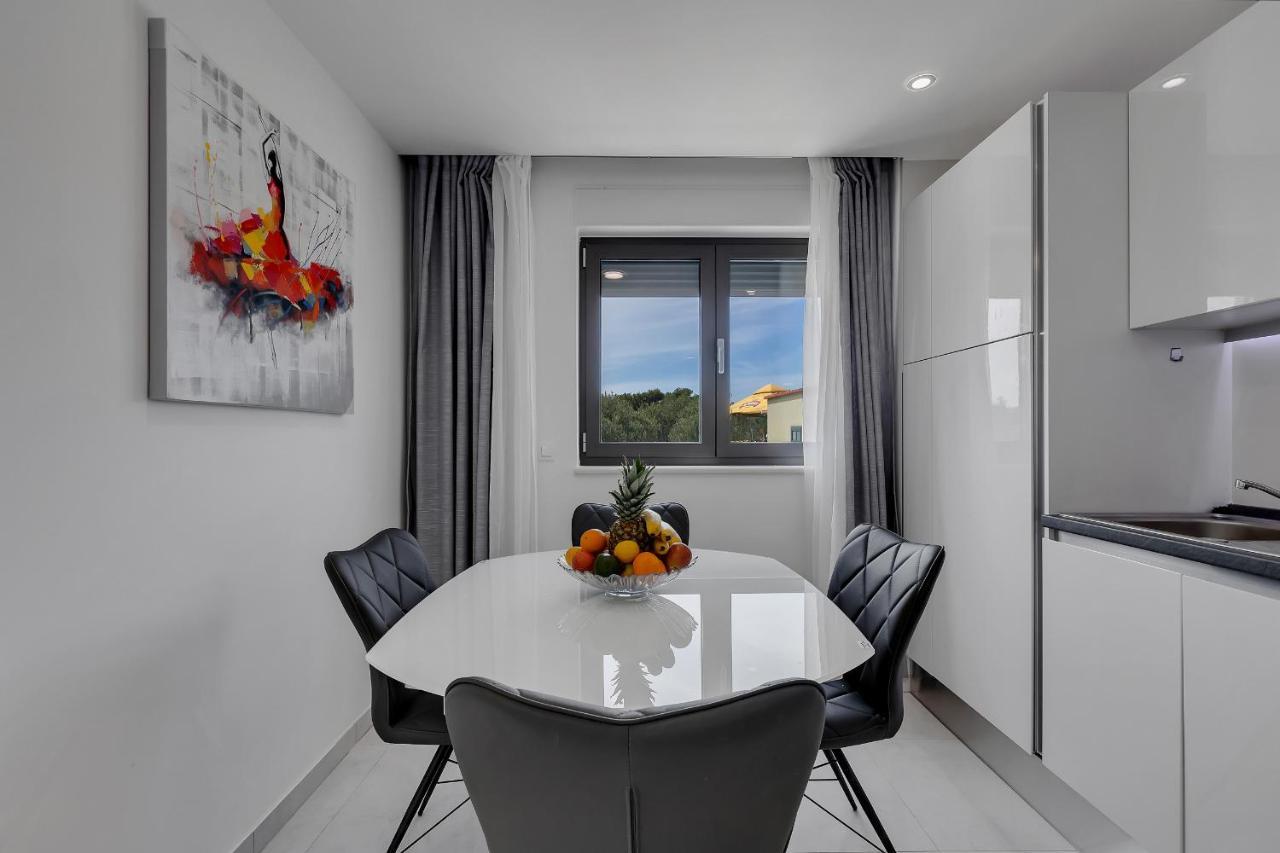 Luxury Promajna Beach Apartment エクステリア 写真