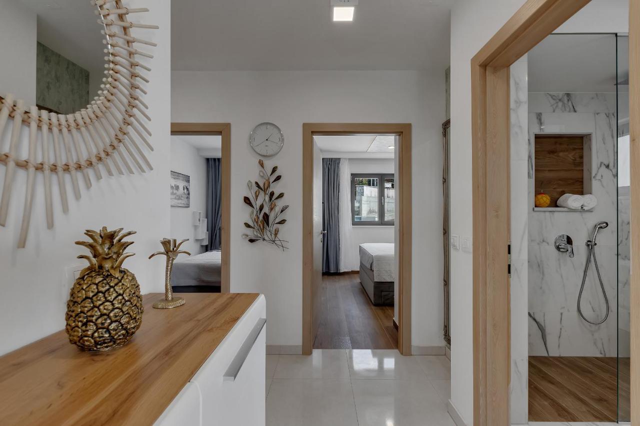 Luxury Promajna Beach Apartment エクステリア 写真