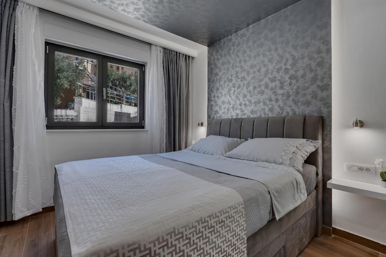 Luxury Promajna Beach Apartment エクステリア 写真