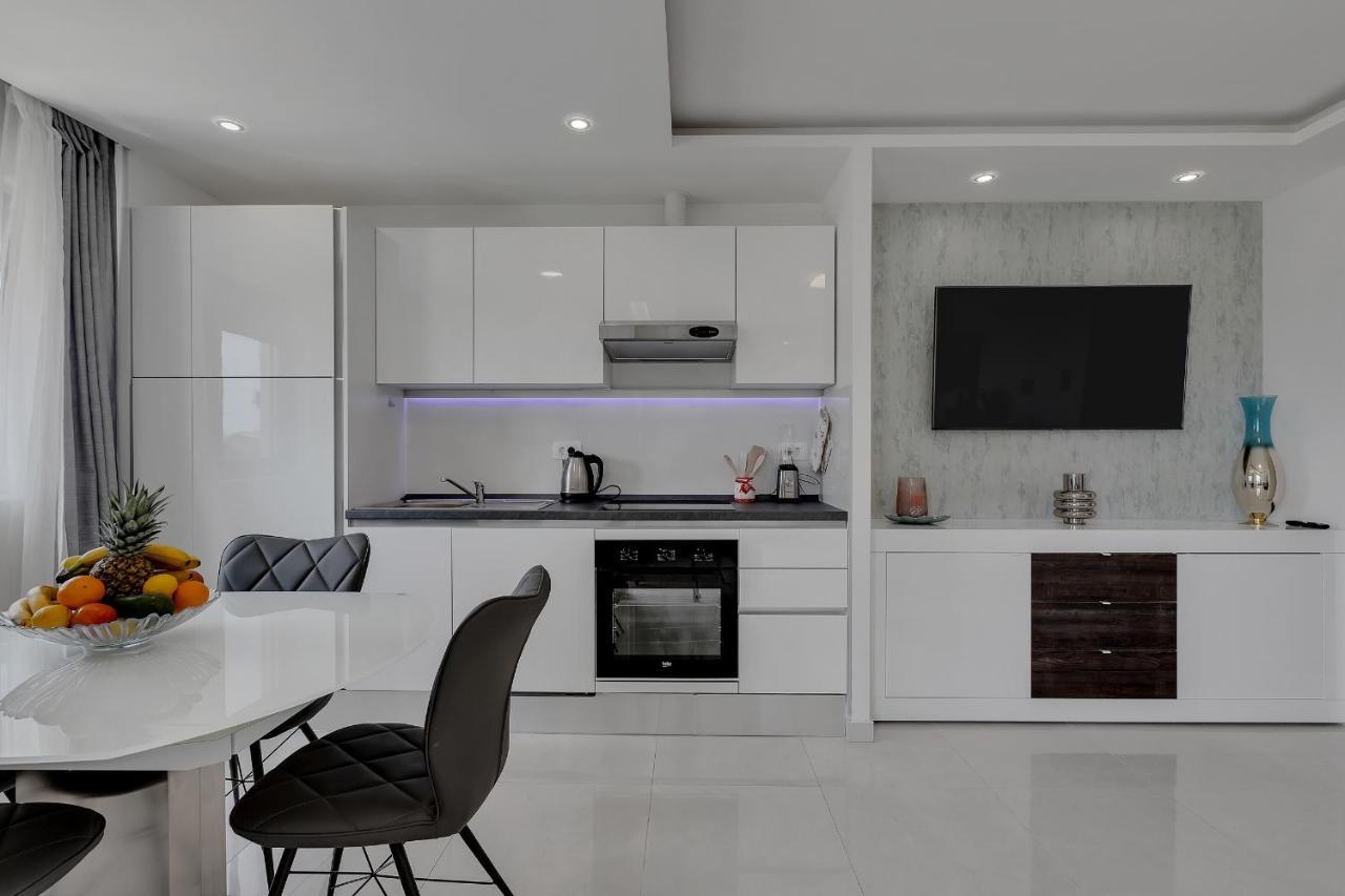 Luxury Promajna Beach Apartment エクステリア 写真