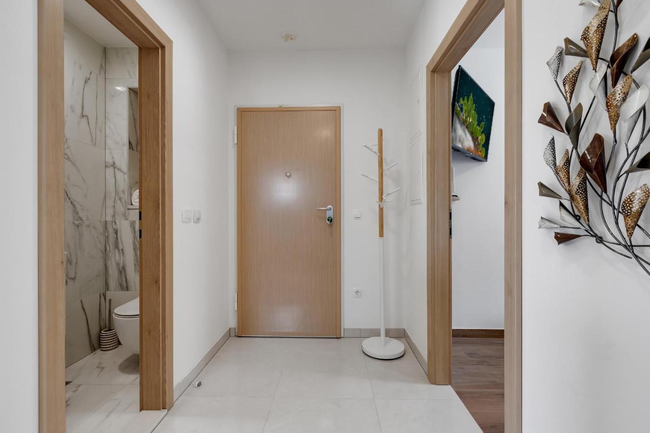 Luxury Promajna Beach Apartment エクステリア 写真