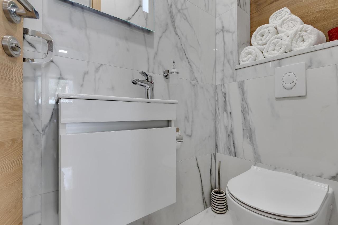 Luxury Promajna Beach Apartment エクステリア 写真