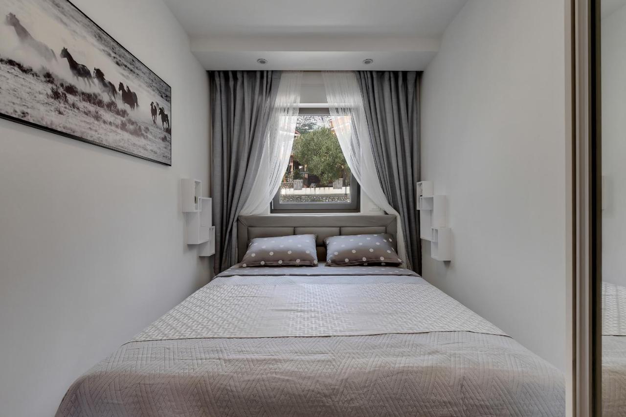 Luxury Promajna Beach Apartment エクステリア 写真