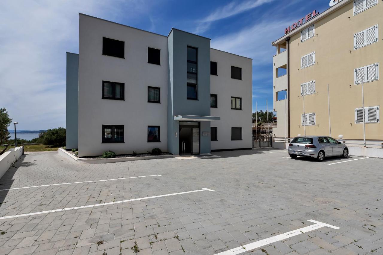 Luxury Promajna Beach Apartment エクステリア 写真
