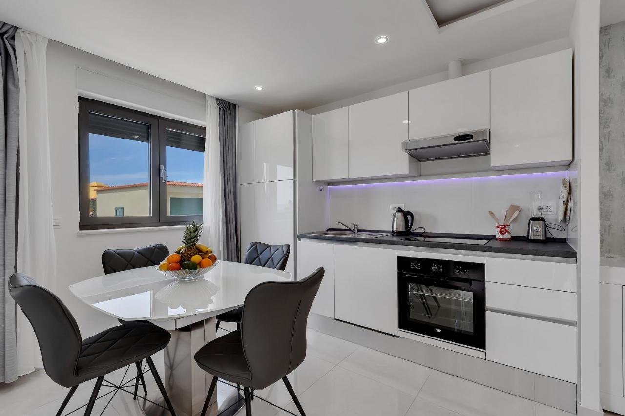 Luxury Promajna Beach Apartment エクステリア 写真