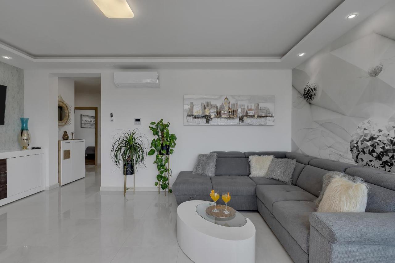 Luxury Promajna Beach Apartment エクステリア 写真