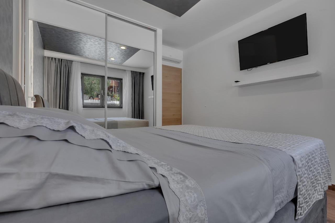 Luxury Promajna Beach Apartment エクステリア 写真