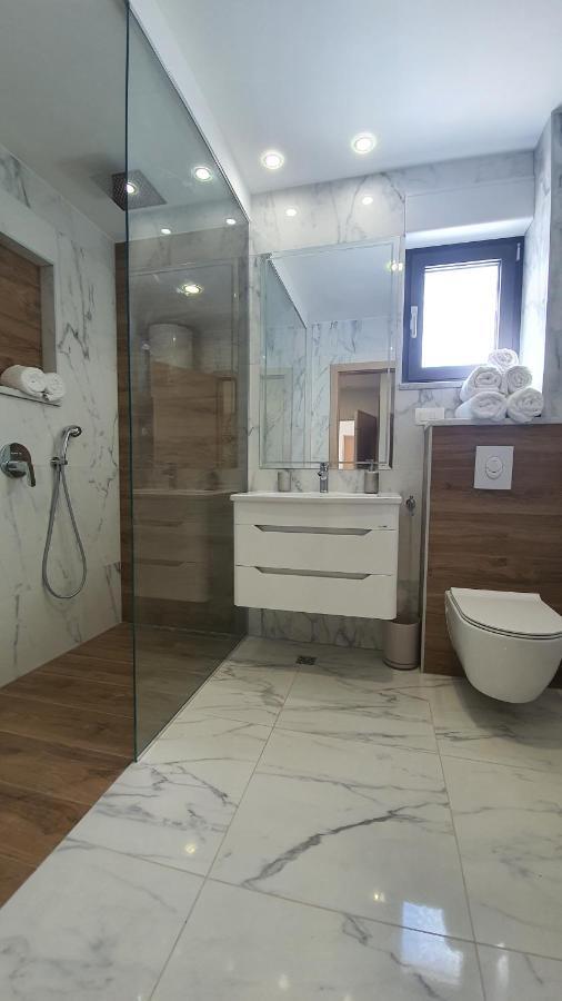 Luxury Promajna Beach Apartment エクステリア 写真