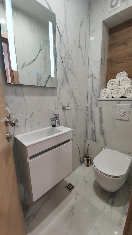 Luxury Promajna Beach Apartment エクステリア 写真
